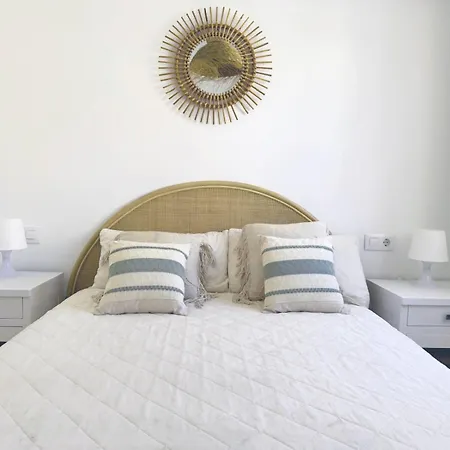 Vibes Center Flat